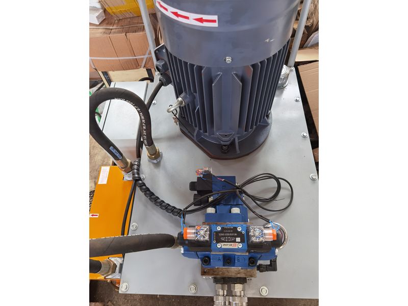 液壓鏜孔機(jī)無(wú)線遙控